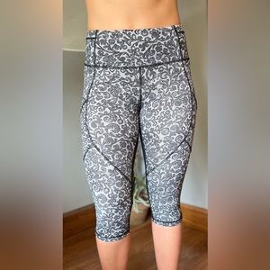Lululemon Out Run Crop Leggings High Rise